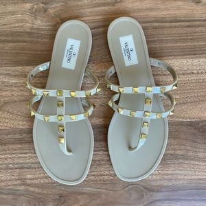 Like new Valentino rockstud flat rubber sandals